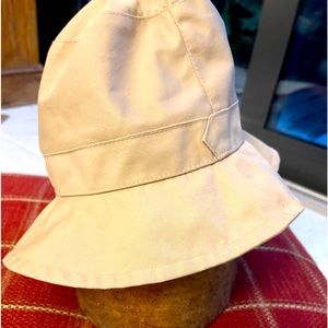 Burberry hat tan